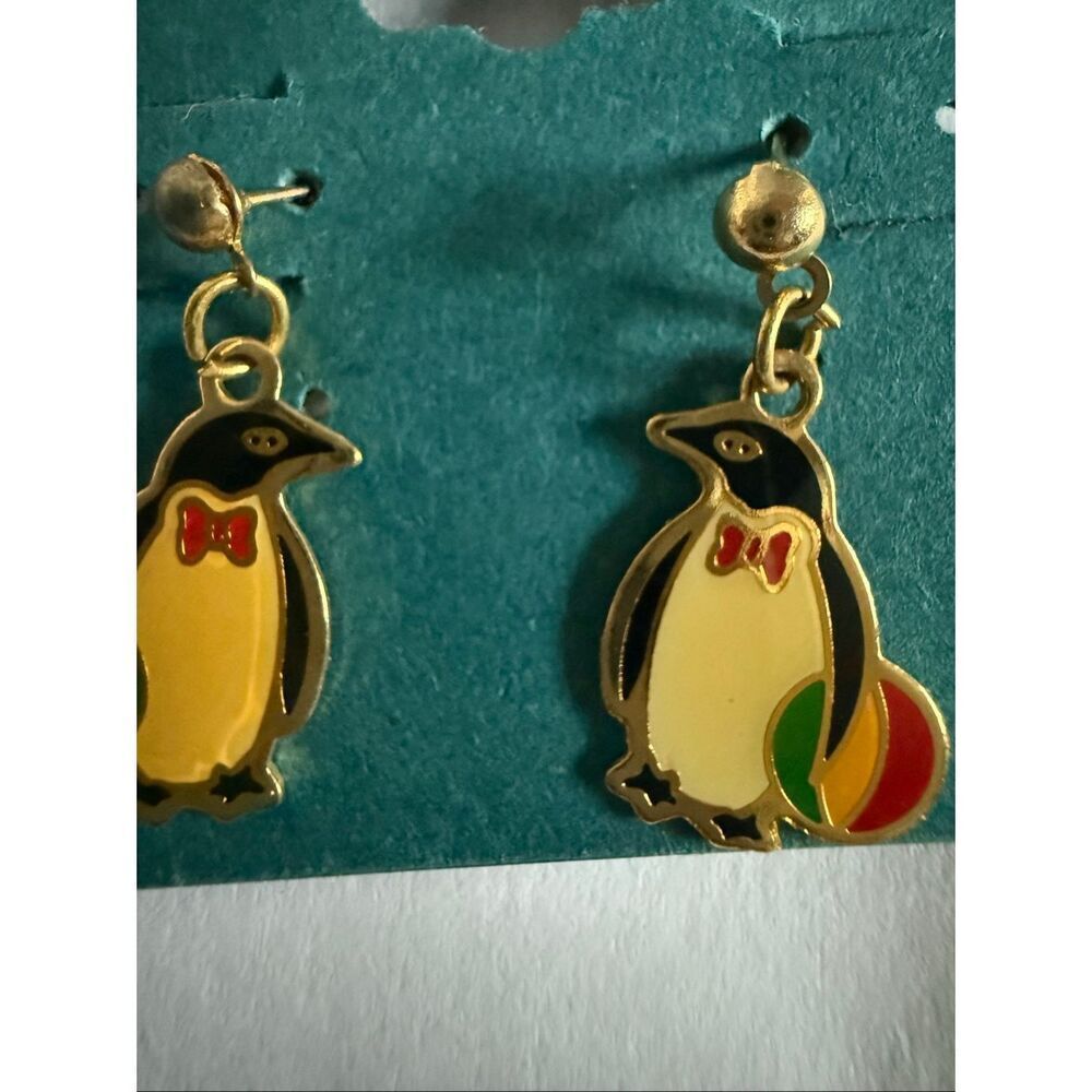 Sea World Womens Gold-Tone Enamel Theme Park Playing Penguin Dangle Earrings NWT